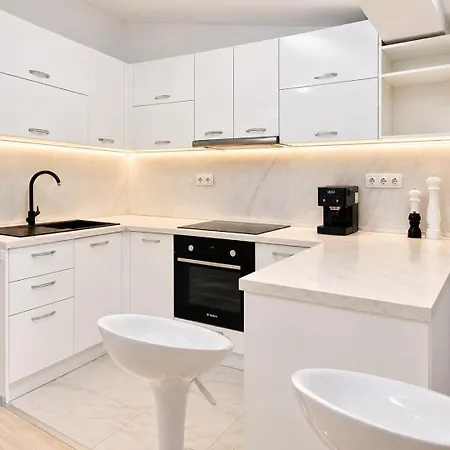 Spacious W/ Space For 6 Guests Apartment
