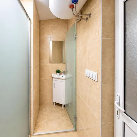 Spacious W/ Space For 6 Guests Apartment
